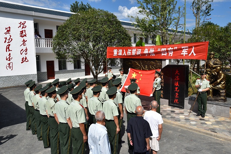 重溫入伍誓詞，爭做“四有”軍人.JPG