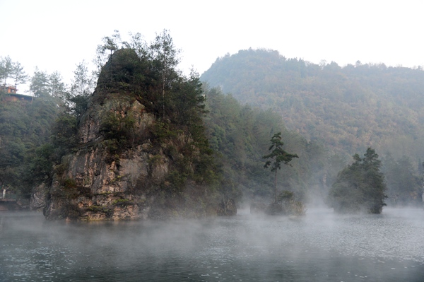 寶峰湖“懸湖山”.jpg