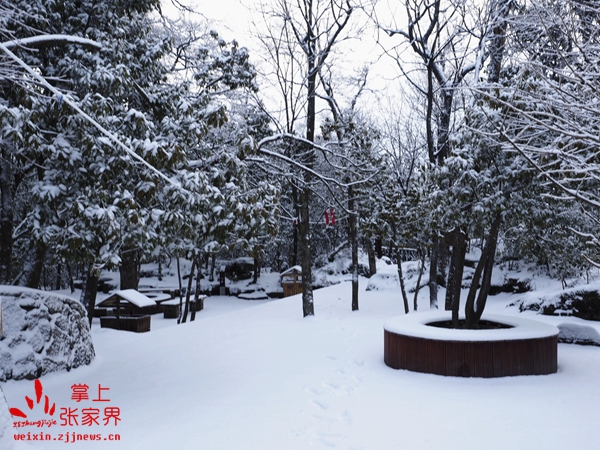 元宵節(jié)，張家界天門山迎瑞雪云海奇景，游人驚喜“正月十五雪打燈” 朱芳幸攝 (4).JPG