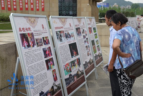 DSC_4194觀看文化遺產(chǎn)成果展_副本.jpg