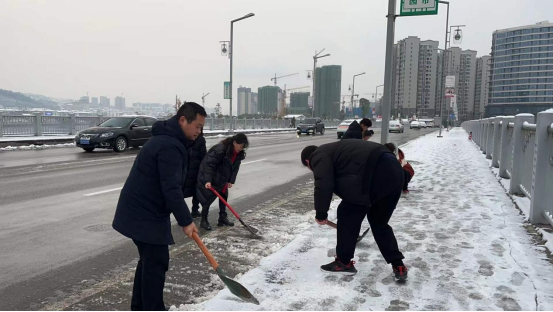 12.27 南莊坪街道：掃雪除冰，我們在行動！233.png