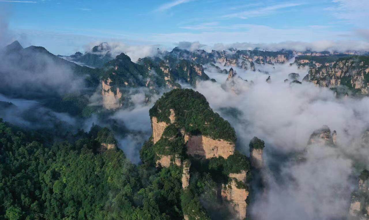 這個秋天，赴一場峰林與云海相擁的浪漫